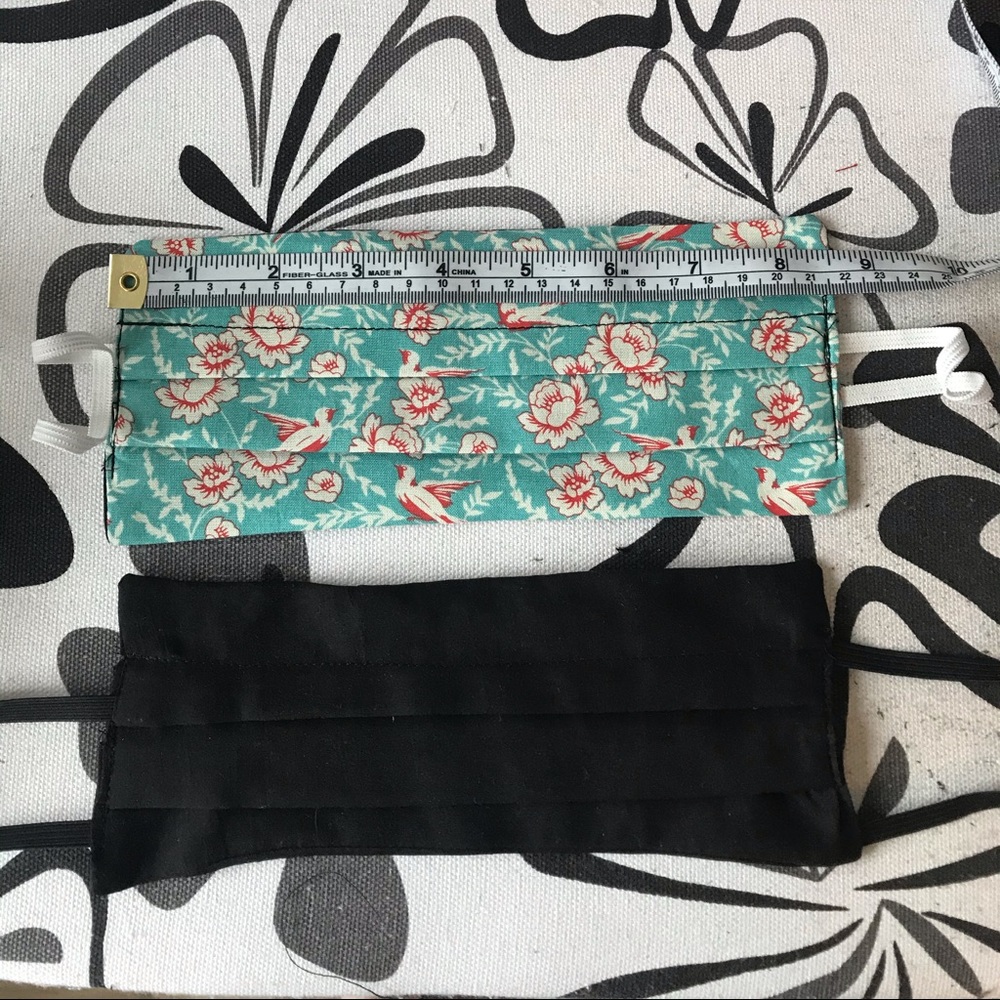 2 face masks with filter pouch and nose wire